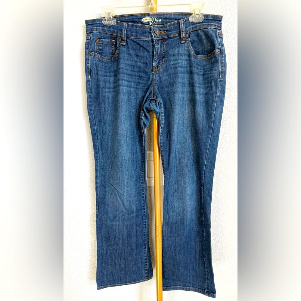 Old Navy “The Diva” flare leg jeans size 6